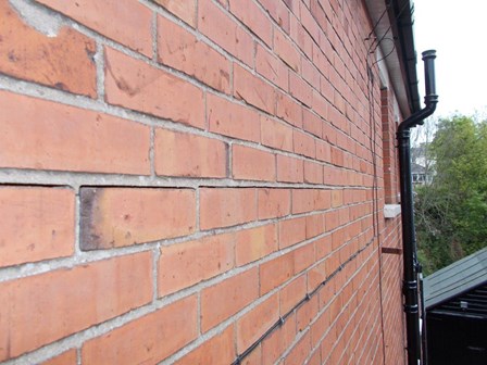 There is a vertical expansion of the bed joints, appearing as an horizontal crack in the external walls in this house in Belfast 